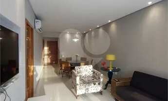 Imagem 7: Apartamento com 105 m2, 2 dormitórios, 1 suíte, varanda, 1 quadra da praia no Embaré!