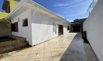 Imagem 2: Casa térrea com piscina e arejada na Vila Guilherme, 2 Quartos, 8 Vagas