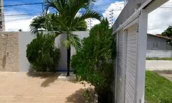 Imagem 2: Casa duplex de esquina com piscina