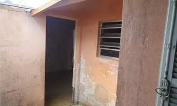 Imagem 5: Casa Antiga, com ótima estrutura com dois quartos, em uma ótima área. Imóvel para Reforma