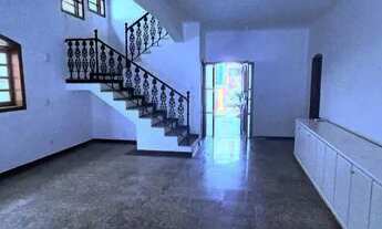 Imagem 7: Casa de condomínio para aluguel tem 350 metros quadrados com 4 quartos