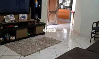 Imagem 4: Casa residencial com 3 quartos sendo 2 suítes disponível para Venda em Uberlândia - MG