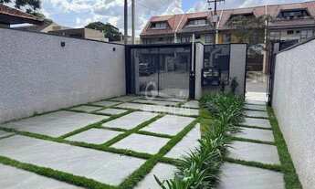 Imagem 2: Sobrado com amplo espaço e muito verde