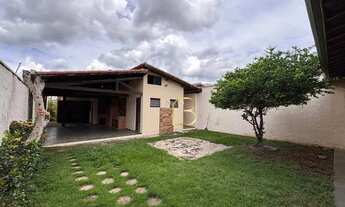 Imagem 6: Casa para alugar com quintal gramado no Presidente Médici