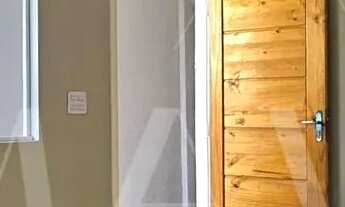 Imagem 3: Casa reformada com 2 dormitórios para venda no Bairro Vila Tupi, Praia Grande/SP