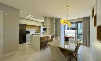 Imagem 5: Apartamento com terraço privativo e jacuzzi no Estreito