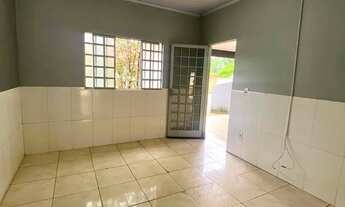 Imagem 3: Casa em condomínio Palmas I com quintal e garagem