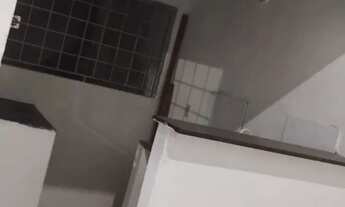 Imagem 3: Imóvel no 1° andar - Kit Net com 2 quartos e água inclusa