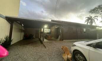 Imagem 3: Excelente terreno com duas casas no Aririu