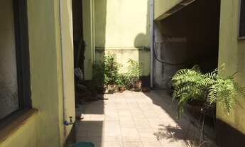 Imagem 3: Predio comercial com 3 entradas, testada de 14 metros