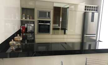 Imagem 5: Casa de condomínio para venda possui 200 metros quadrados com 3 quartos