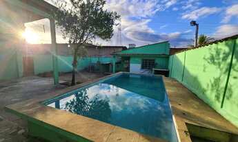 Imagem: Casa linear com quintal amplo, piscinão