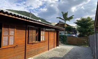 Imagem 4: Casa com amplo quintal e 3 quartos