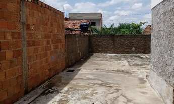 Imagem 2: Prédio Casa com 2 dormitórios