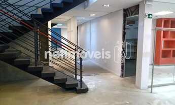 Imagem: Loja com 250m², sendo o 1º piso com 140m²