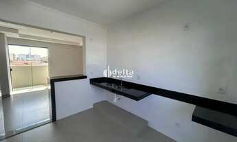 Imagem 2: Apartamento com 2 quartos sendo 1 suíte, disponível para venda no bairro Santa Mônica em U