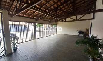 Imagem 2: Casa para alugar, 2 quartos, Segismundo Pereira - Uberlândia/MG - Rotina Imobiliária