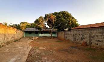 Imagem: Vende-se lote grande, com uma casa que