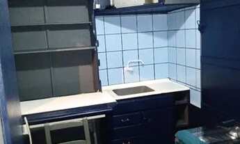 Imagem: Aluga-se kitinete com mobília para solteiros