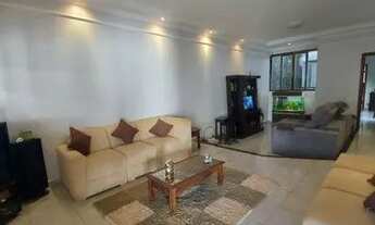 Imagem 3: Casa para venda possui 200 metros quadrados com 4 quartos em Santa Mônica - Uberlândia - M