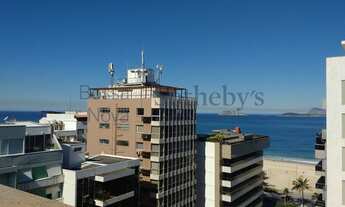 Imagem 4: Em prédio na quadra da praia do Leblon