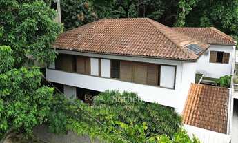 Imagem: Residência integrada à natureza com vistas