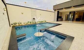 Imagem 2: Casa de 245 m² com 3 suítes, closet e área gourmet com piscina aquecida no Setor Sudoeste