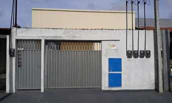 Imagem 2: CASA FORRADA, COM 1 QUARTO, BANHEIRO, SALA/COZINHA E AREA DE SERVICO E GRADES DE PROTECAO