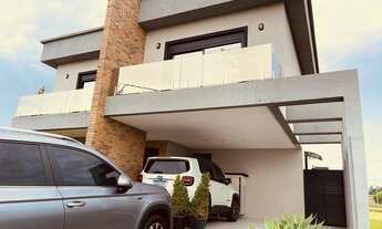 Imagem 2: Casa de condomínio para venda tem 256 metros quadrados com 4 quartos