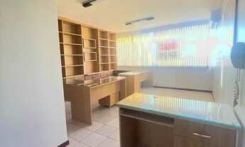 Imagem 3: Sala Comercial Mobiliada e com Vista para o Lago