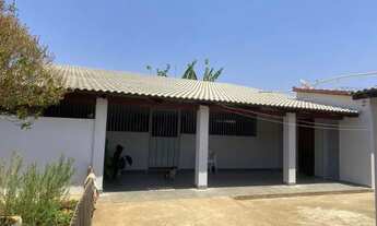 Imagem 2: Casa 2/4 com galpão