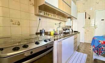 Imagem 3: Amplo apartamento com pé-direito alto arejado e iluminado em frente ao Abel