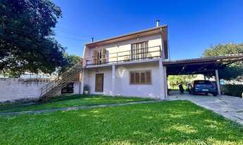 Imagem: Casa com 03 dormitórios, amplo pátio e