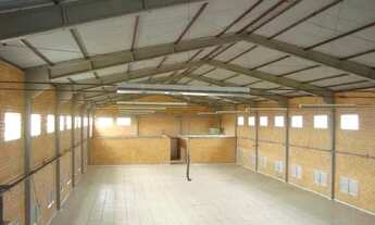 Imagem 5: Pavilhão medindo 1.000 m² com mezanino, escritório, banheiros. Refeitório medindo 100,00 m