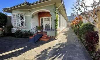 Imagem: Casa com pátio com 3 dormitórios, 2 banheiros