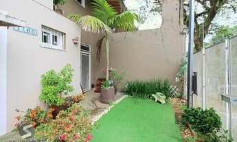 Imagem 5: Casa em Porto Alegre, no bairro Tristeza, com 3 dormitório(s), e 3 banheiros, à