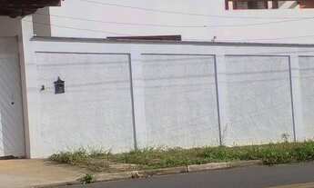 Imagem 2: Excelente Casa- Fundo para Rio em - Guararema - 3 suites/6 vgs- R$ 1.350 Milhões-Financia