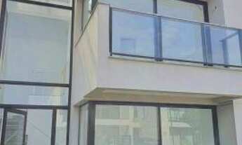 Imagem 2: EXCELENTE CASA COM 3 SUITES, DESIGN CONTEMPORÂNEO. ÁREA EXTERNA COM PISCINA. CONDOMINIO CO