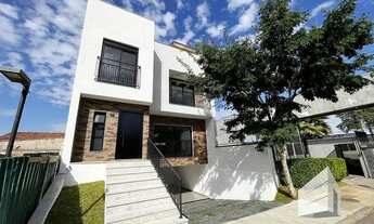 Imagem: Casa de condomínio, face norte, 3 suítes