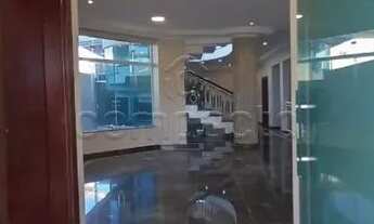 Imagem 2: Casa de condomínio para aluguel possui 466 metros quadrados com 4 quartos