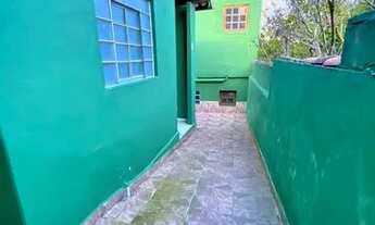 Imagem 4: Vendo casa principal, com 3 quitinetes ao fundo