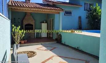 Imagem 2: Casa térrea em Atibaia, 229 m2 área construída, 03 dormitórios, escritório, piscina e chur