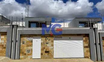 Imagem: Casa com 03 Quartos com 180m² no Bairro