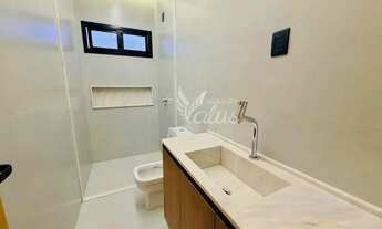 Imagem 7: Casa de 245 m² com 3 suítes, closet e área gourmet com piscina aquecida no Setor Sudoeste