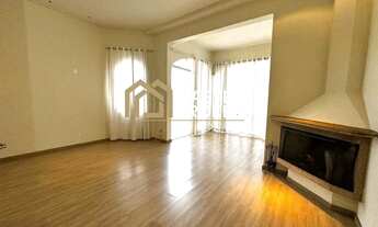 Imagem 3: Casa em condomínio, 4 quartos, área de lazer com quadra, piscina e sauna, segurança 24 hor