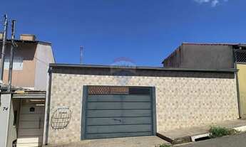 Imagem: Casa assobradada com edícula e kitnet à