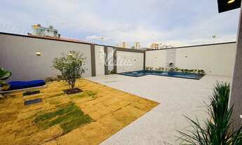 Imagem 3: Casa de 245 m² com 3 suítes, closet e área gourmet com piscina aquecida no Setor Sudoeste