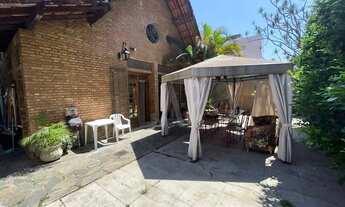 Imagem: Casa à venda, 6 quartos, 2 suítes, 5 vagas