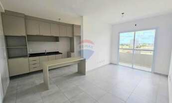 Imagem: Apartamento novo repleto de armários, com