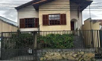 Imagem: Casa à venda, no centro de Barbacena!